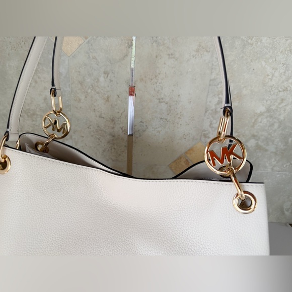 Michael Kors Christina LG Shoulder Bag Light Cream main image 0